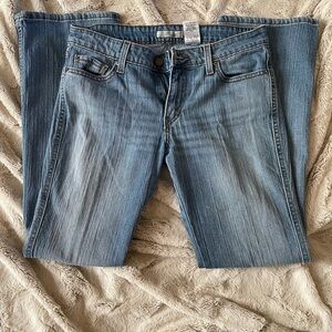 Low rise Levis